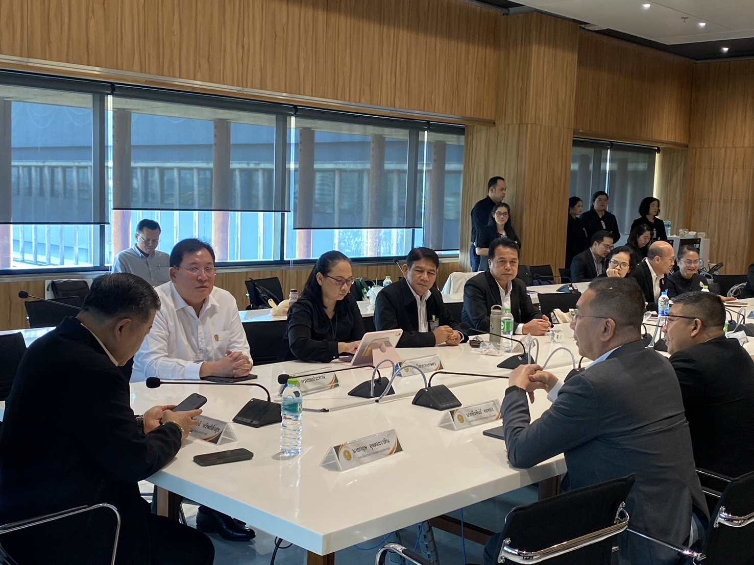title - ส.ป.ก. ร่วมติดตามและรับฟังการประชุมสภาผู้แทนราษฎร วันที่ 2